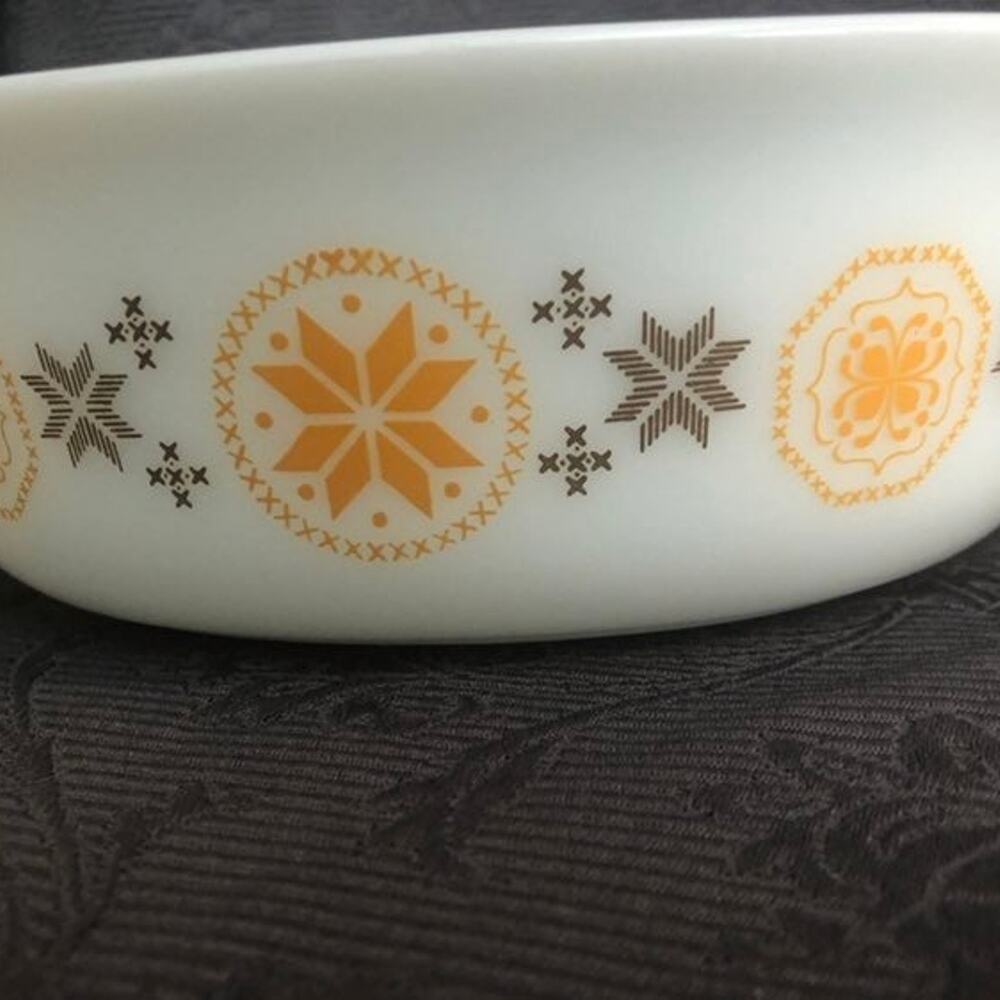 Vintage Pyrex Dish - Picture 3 of 4